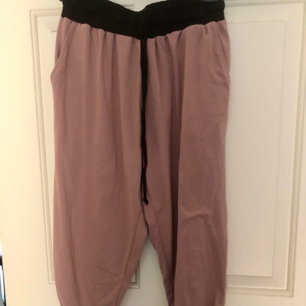 Super comfy joggers! Excellent condition!